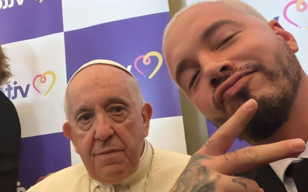 El Papa Francisco le hace una broma a J. Balvin 