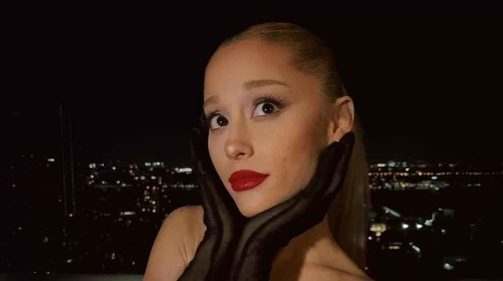 Ariana Grande revela el nombre y fecha de lanzamiento de lo que parece ser su nuevo sencillo