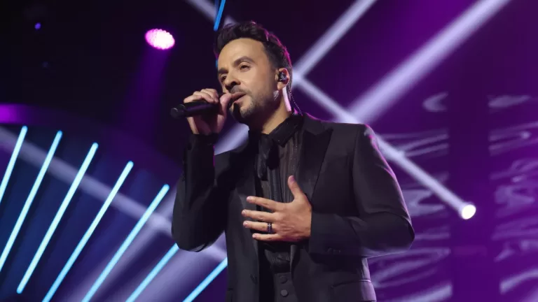 Luis Fonsi estrenará nueva bañando titulada ‘Santiago’